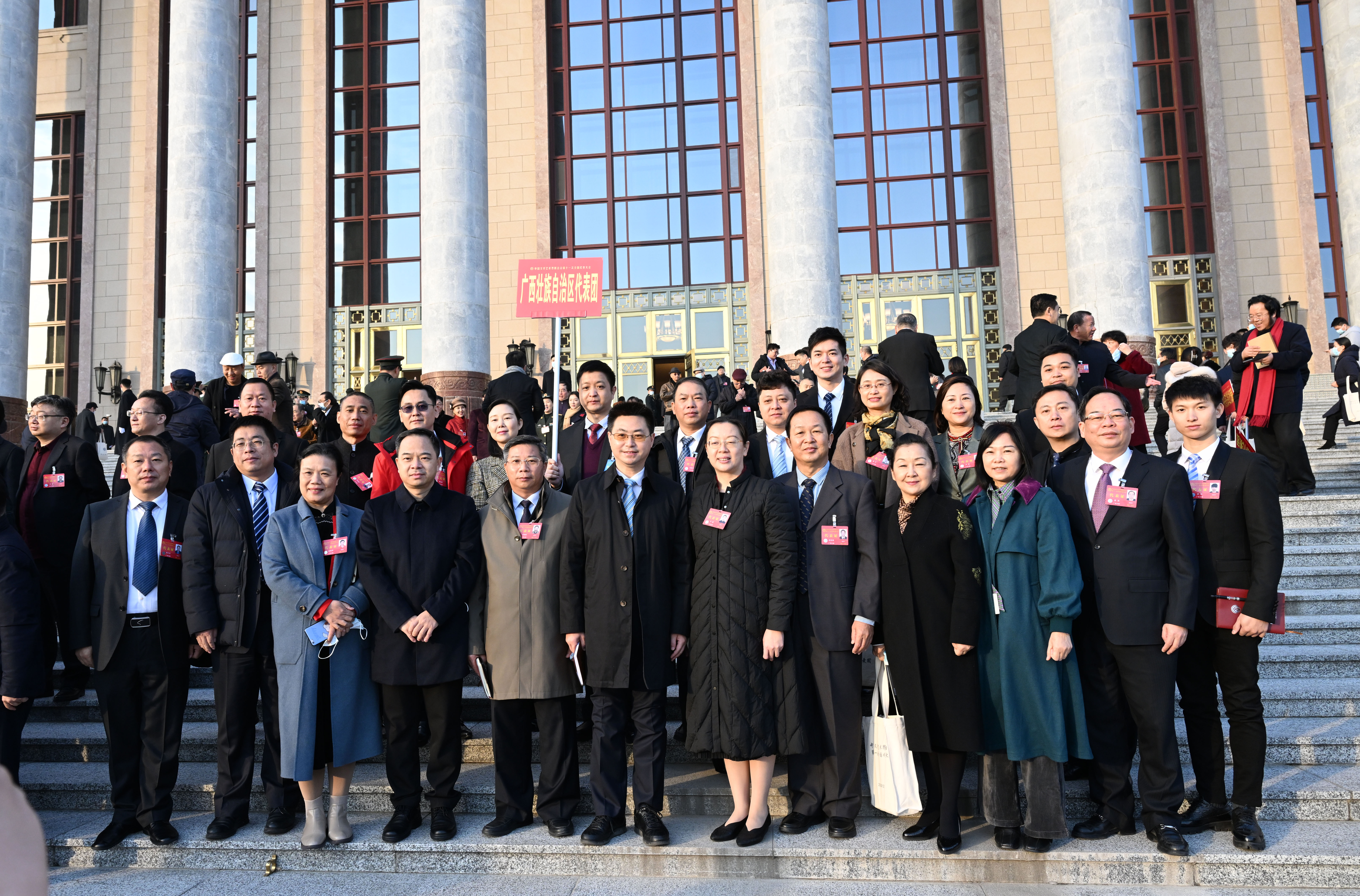 参加中国文学艺术界联合会第十一次全国代表大会的广西代表合影。   广西文联供图